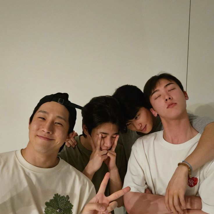 bobahyukie_'s tweet photo. please bring my family back together next year 😭 https://t.co/DvL8aQkhcx