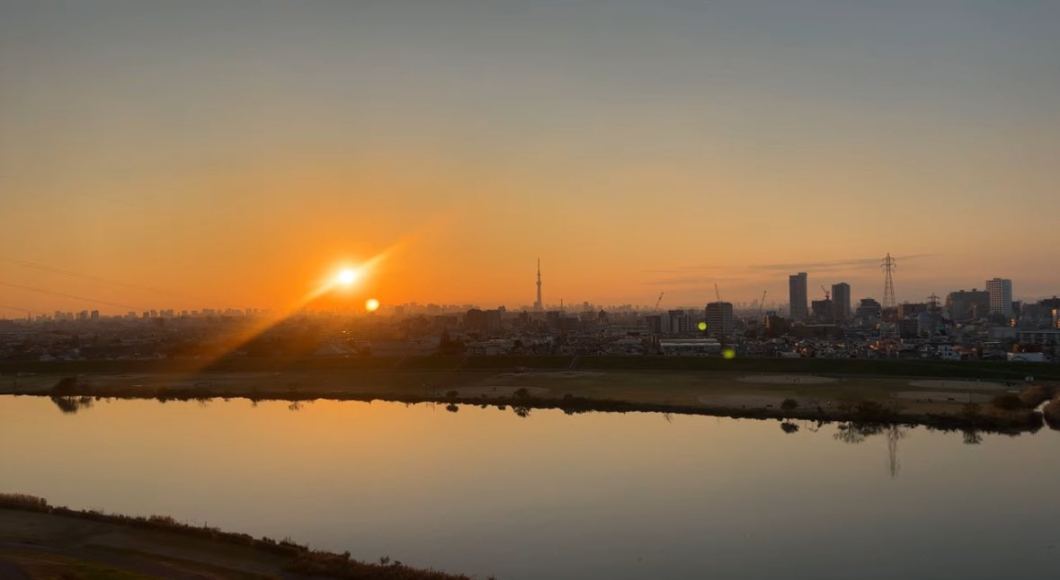 edogawalivecam's tweet photo. 今日もまもなく陽が沈もうとしています🌆晴れてて綺麗なマジックアワーが見られそうです😍
https://t.co/zVUTabwy7w
#江戸川ライブカメラ #江戸川 #マジックアワー #空模様 #スカイツリー #綺麗な夕焼け #イマソラ #tokyolivecamera #skytree #youtube #富士山 https://t.co/oJXxkM0eAJ