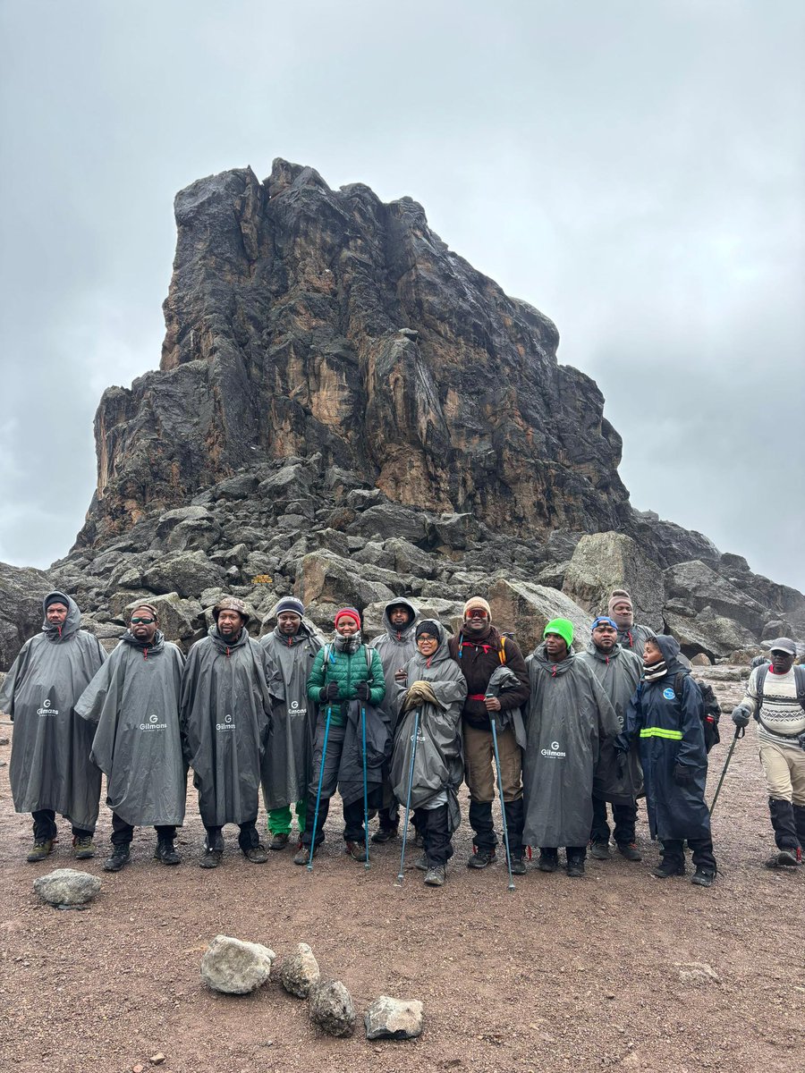 YasTanzania_'s tweet photo. YAS….#TeamYas wamefika 🔝 #MountKilimanjaro !

#congratulations #teamyas  kwa kuweka bendera yetu kwenye kilele cha #mountkilimanjaro na #TeamYas wenye uthubutu 💪💪💪🥳.

🟡Tigo sasa ni #yastanzania na Tigo Pesa ni #mixxbyyas 🔵 #NiwakatiWetu #ItsOurtime https://t.co/NVXDgmy9pp