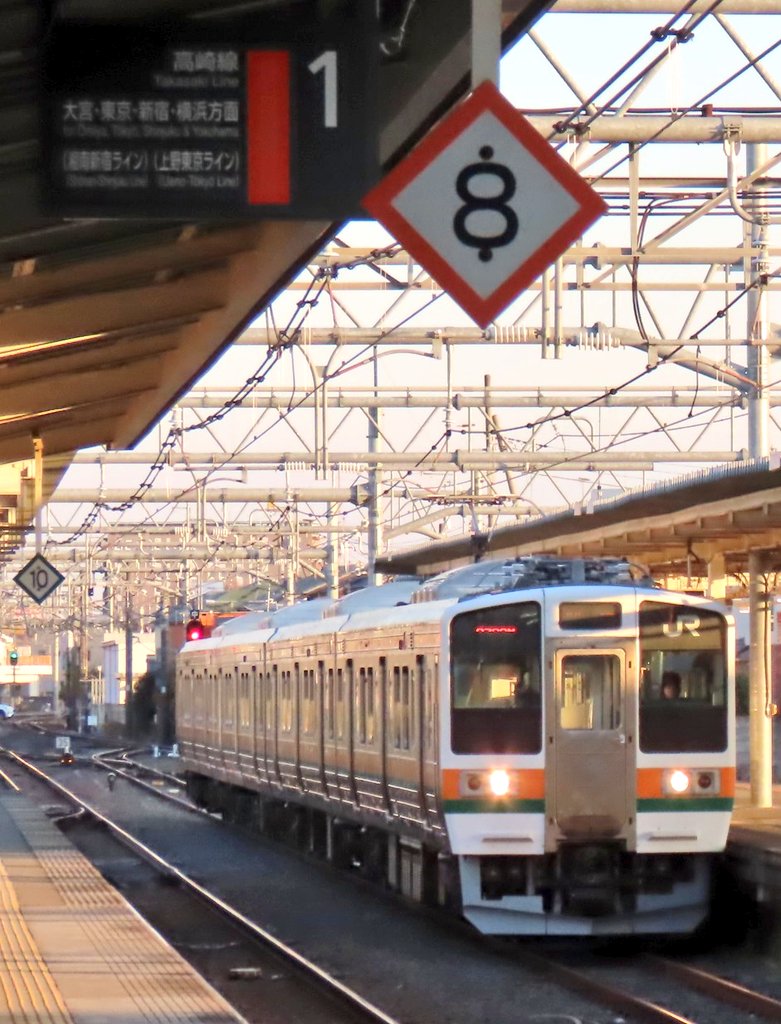 211系A37編成がベンチレータ撤去で大宮を出場しました。 高崎の211系は