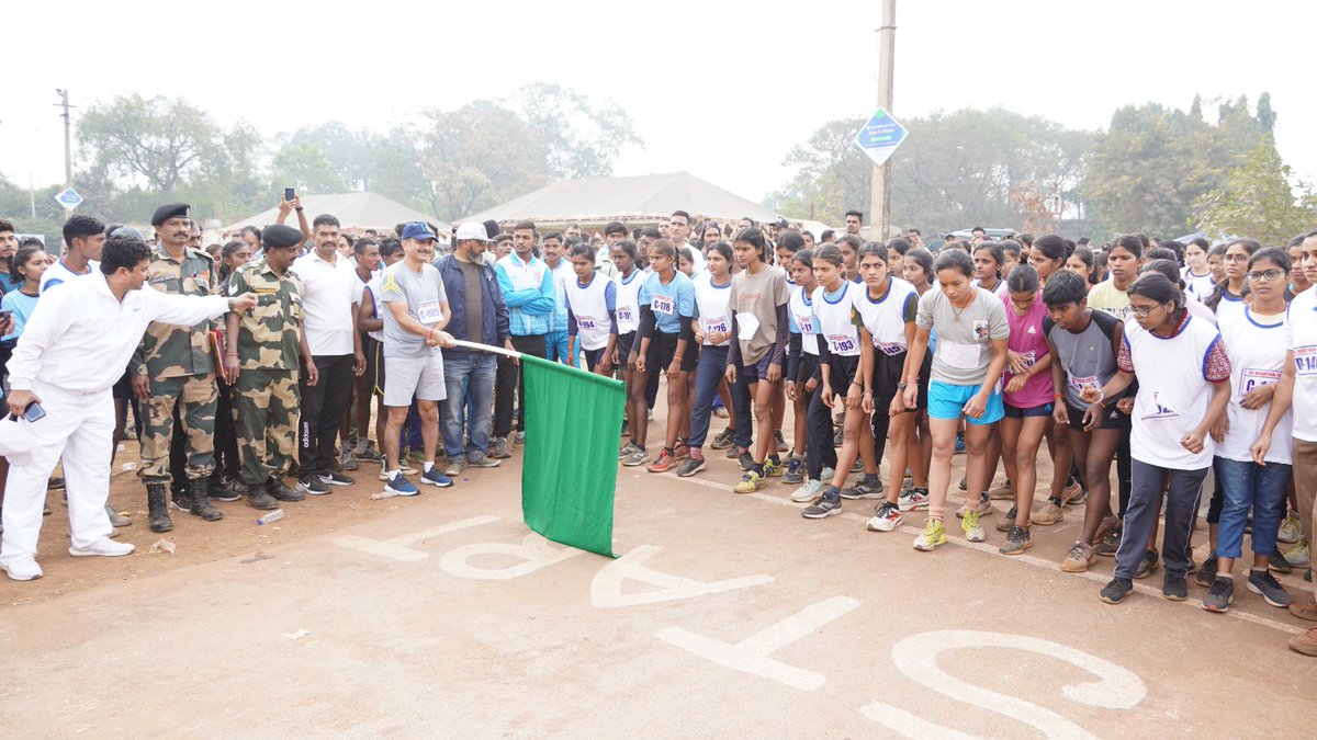 YodDha15479's tweet photo. Celebrating 60 years of excellence, #BSFChhattisgarh spreads the mantra of fitness and nationalism.
A salute to the guardians of our borders!
#RunWithBSF #60thBSFRaisingDay #BREAKING #BreakingNews #fitness https://t.co/jJXPjKMnmP