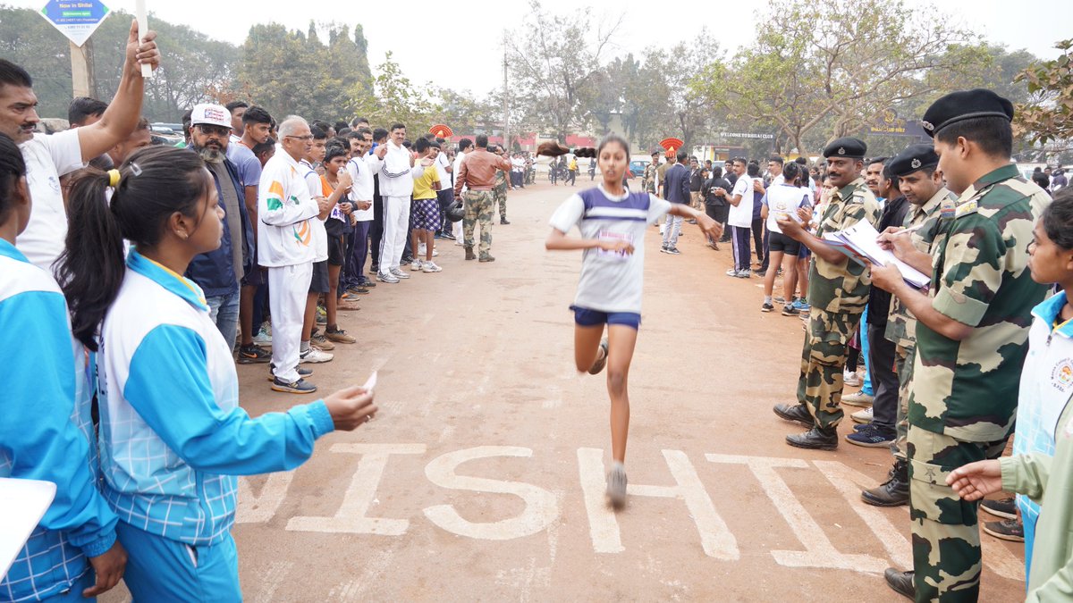 YodDha15479's tweet photo. Celebrating 60 years of excellence, #BSFChhattisgarh spreads the mantra of fitness and nationalism.
A salute to the guardians of our borders!
#RunWithBSF #60thBSFRaisingDay #BREAKING #BreakingNews #fitness https://t.co/jJXPjKMnmP