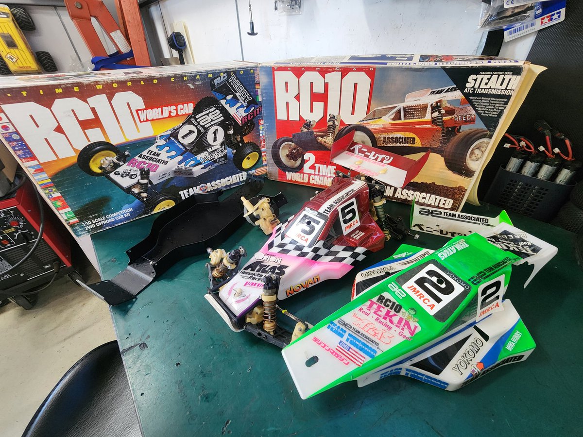 Maximumdrive_'s tweet image. #TEAMASSOCIATED
#RC10WORLDSCAR
#RC10TEAMCAR
この前RC10T運転させてもらったらやりたくなって、そのうち出番もありそうだし遂に出してきてしまった。
ボチボチ直すかな