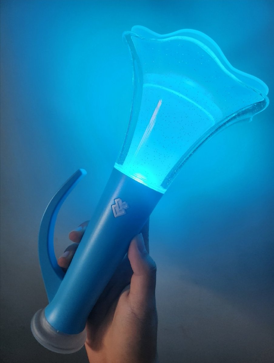 나팔봉 왔는데 발광력이 미쳤어요
버전2는 빛 나오는 데만 밝은편인데 얘는 고루고루 밝아요✨️