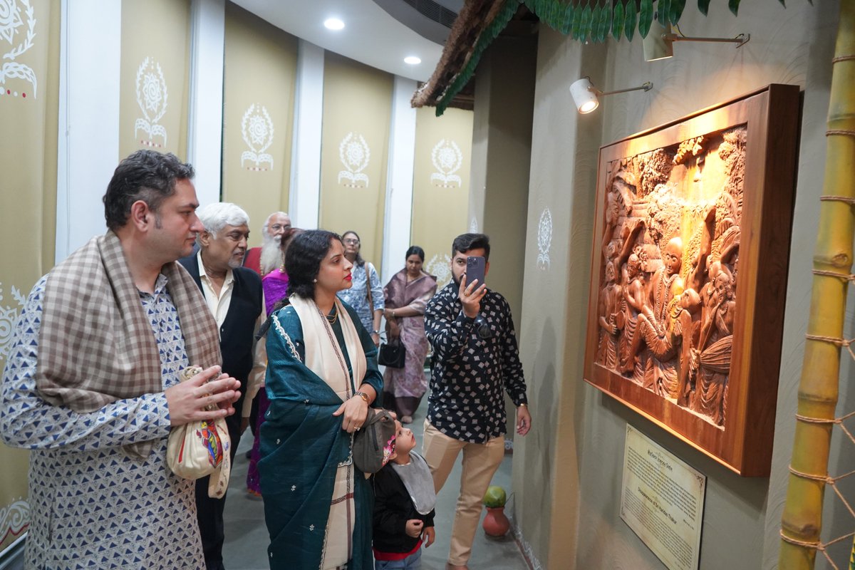 GaudiyaMission0's tweet photo. 🌸Vaishnavacharya Sri Pundrik Goswami's Divine Visit to the World's First Sri Chaitanya Mahaprabhu Museum at Sri Gaudiya Math, Bagbazar, Kolkata 

03-12-2024

#srichaitanyamuseum #vaishnavacharya #gaudiyamath #SpiritualHeritage #gaudiya #prabhupad150 https://t.co/2bXuOgZnXn
