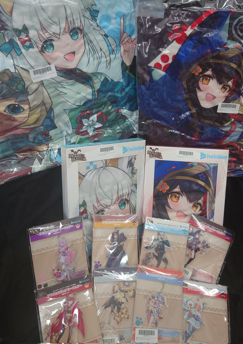 グッズもいっぱいもろた(。-`ω-)
ammyとyrmにそれぞれの香水をかけることで質感が向上するらいふはっく🎊 