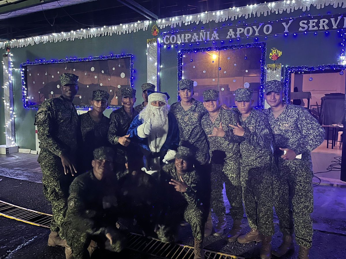 FNP_ArmadaCol's tweet image. 🌲En Guapi - Cauca, los tripulantes del #BFLIM42 con alegría le dieron bienvenida a la temporada navideña, en cada espacio decorado pusieron en práctica su creatividad, trabajo en equipo, recordando las tradiciones que en cada año se comparte en familia. 

 #EspírituNavideño