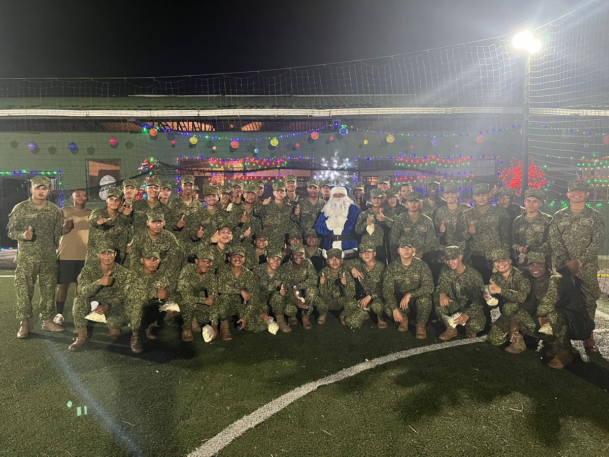 FNP_ArmadaCol's tweet image. 🌲En Guapi - Cauca, los tripulantes del #BFLIM42 con alegría le dieron bienvenida a la temporada navideña, en cada espacio decorado pusieron en práctica su creatividad, trabajo en equipo, recordando las tradiciones que en cada año se comparte en familia. 

 #EspírituNavideño