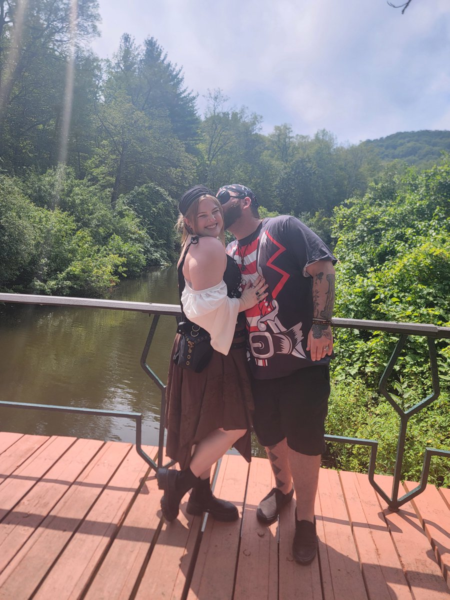 xoxrayraxox's tweet photo. These past 5 months have been the happiest of my life.  Thank you for making me feel worthy of love. ❤️ https://t.co/xiAt29HUWq