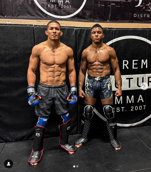 MMA__Matchmaker's tweet photo. Top prospect 🇧🇷Matheus Camilo (8-2) training with TUF winner 🇧🇷@Maironsantoss ahead of Camilo's fight in front of Dana White at #ZFN2

Let's find Mairon a fight shall we @ufc ?

#MMA #UFC #LookinForAFight https://t.co/7TLrylwodv