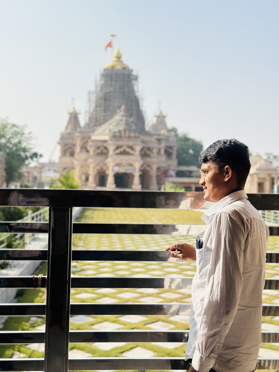 ChetanOsian's tweet photo. Sanvariya Seth Chitod
#sanvariya #ji #seth #darbar #GoodMorningEveryone https://t.co/d9tYzVagQA