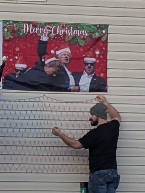 The good citizens of Keizer are in the Xmas spirit this year