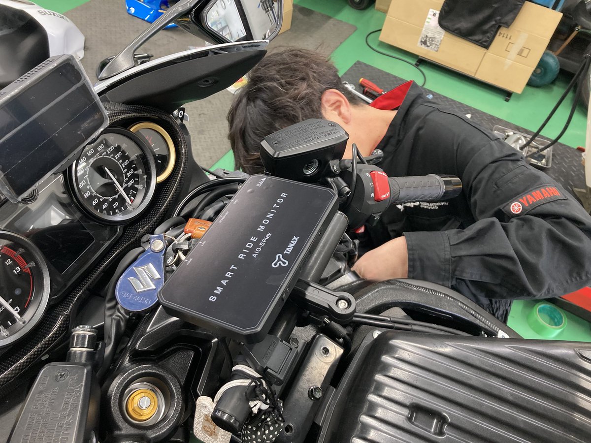 color1_aks's tweet image. 隼くんにスマートモニター取り付けさせてもらいました！
バイクの方はこちらがさせてもらいましたが、私のスマホはオーナーさんに診てもらいました。
どちらもありがとうございます😊
#COLOR1 
#suzuki 
#hayabusa