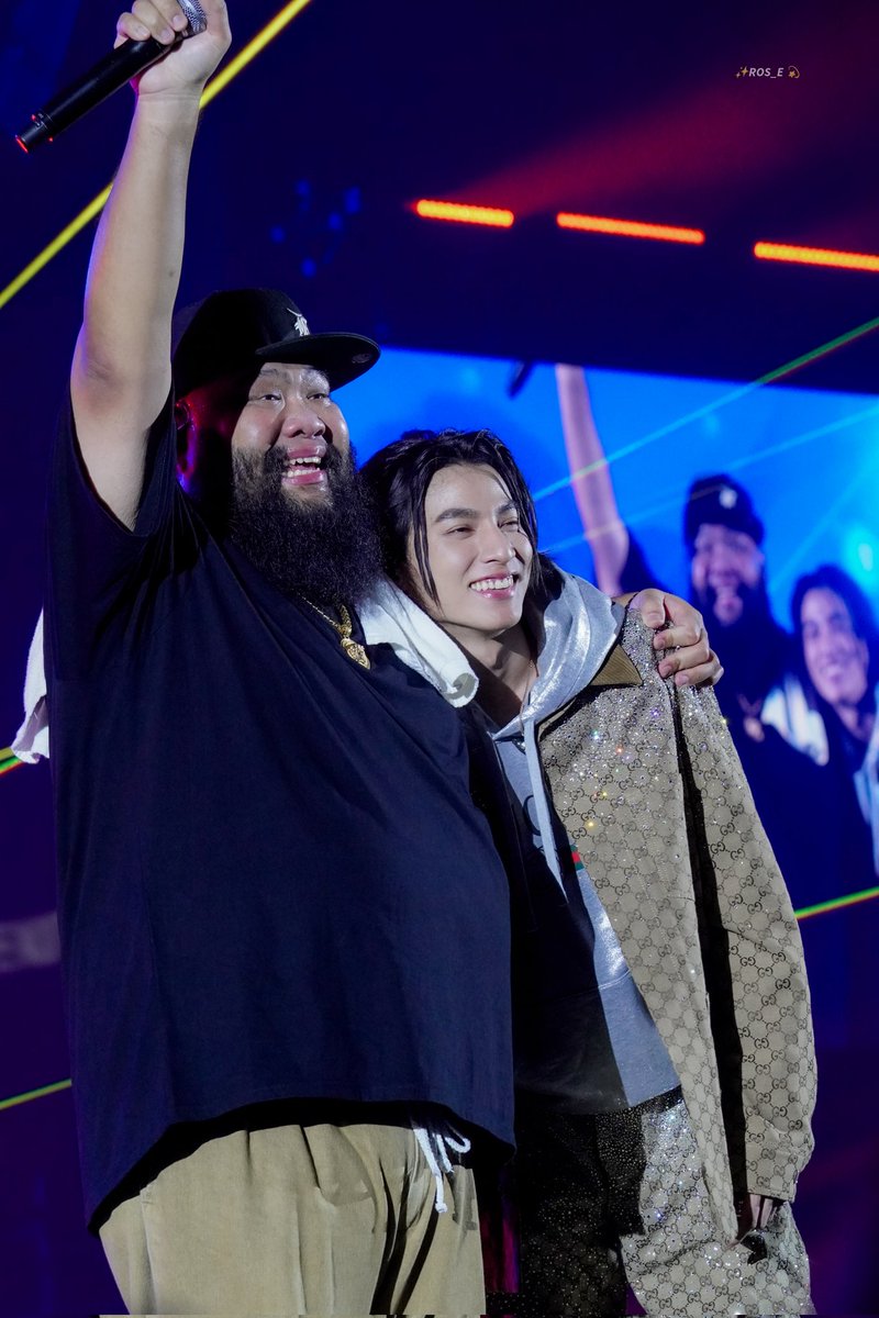 FHERO4REAL's tweet photo. สิ่งหนึ่งที่พี่บอกมึงเสมอ คืออย่าให้ใครมาบอกว่ามึงทำอะไรไม่ได้ โดยเฉพาะใจของมึงเอง ความมืดทั้งโลกไม่อาจดับเทียนไขได้ฉันใด ตราบเท่าที่ใจเรายังมีแสงสว่างด้วยไฟแห่งความเชื่อ คำพูดใครก็ไม่สามารถมาหยุดเราได้ฉันนั้น

วันนี้มึงเดินมาไกลแล้ว เก่งขึ้นเยอะมาก น้ำหนักที่มึงแบกมามันก็นับคณาเหมือนชื่อมึง แต่วุฒิหรือความสามารถที่มากเหมิอนชื่อก็ยังแบกมันมาถึงจุดนี้ได้สำเร็จ

ทางข้างหน้ายังอีกไกล มึงยังมีพี่อีกคนที่จะบอกว่ามึงทำได้เสมอ

สุขสันต์วันเกิดน้องชาย @gulfkanawut ผู้ใช้วุฒิแบกหน้าที่นับคณา

ลุยมันต่อ แค่นั้นเอง มันไม่เคยมีอะไรง่ายสำหรับคนแบบเราอยู่แล้ว