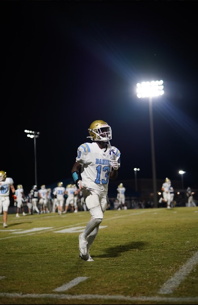 Sophomore Szn Stats:

12 Games 
38 Receptions
636 yards
16 yards per catch 
10 total touchdowns 

hudl.com/v/2R3aiw