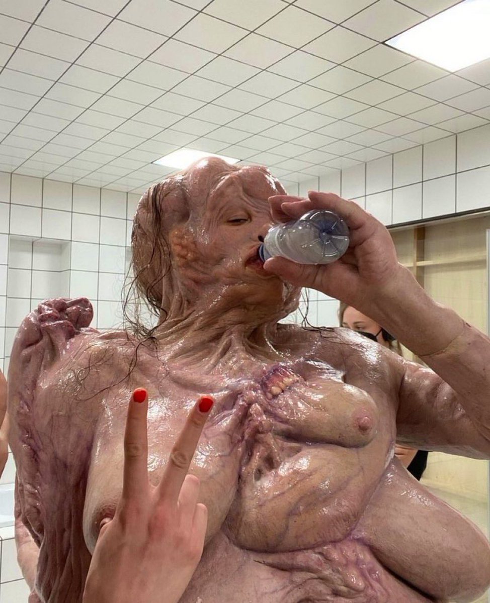 batistopy's tweet photo. segunda vez que o tinder ameaça me banir depois de ter colocado essa foto https://t.co/VHuAbfsXXW