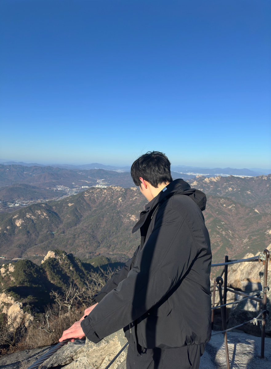 cmkim16's tweet photo. 하필 어제 ‘북한’산 다녀와서.. https://t.co/KL8BCKtcKI