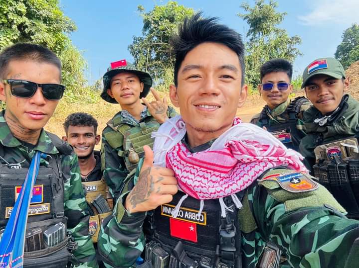 NwayMar12's tweet photo. ကမ္ဘာပျက် ဟောကိန်းတွေကြားမှာ
ပျက်စရာ ကမ္ဘာတောင်
ပျောက်ခဲ့ကြတဲ့ကောင်တွေ။
#ရွှေစွန်ညို
#CobraColumn https://t.co/EQ3Y8W1psL
