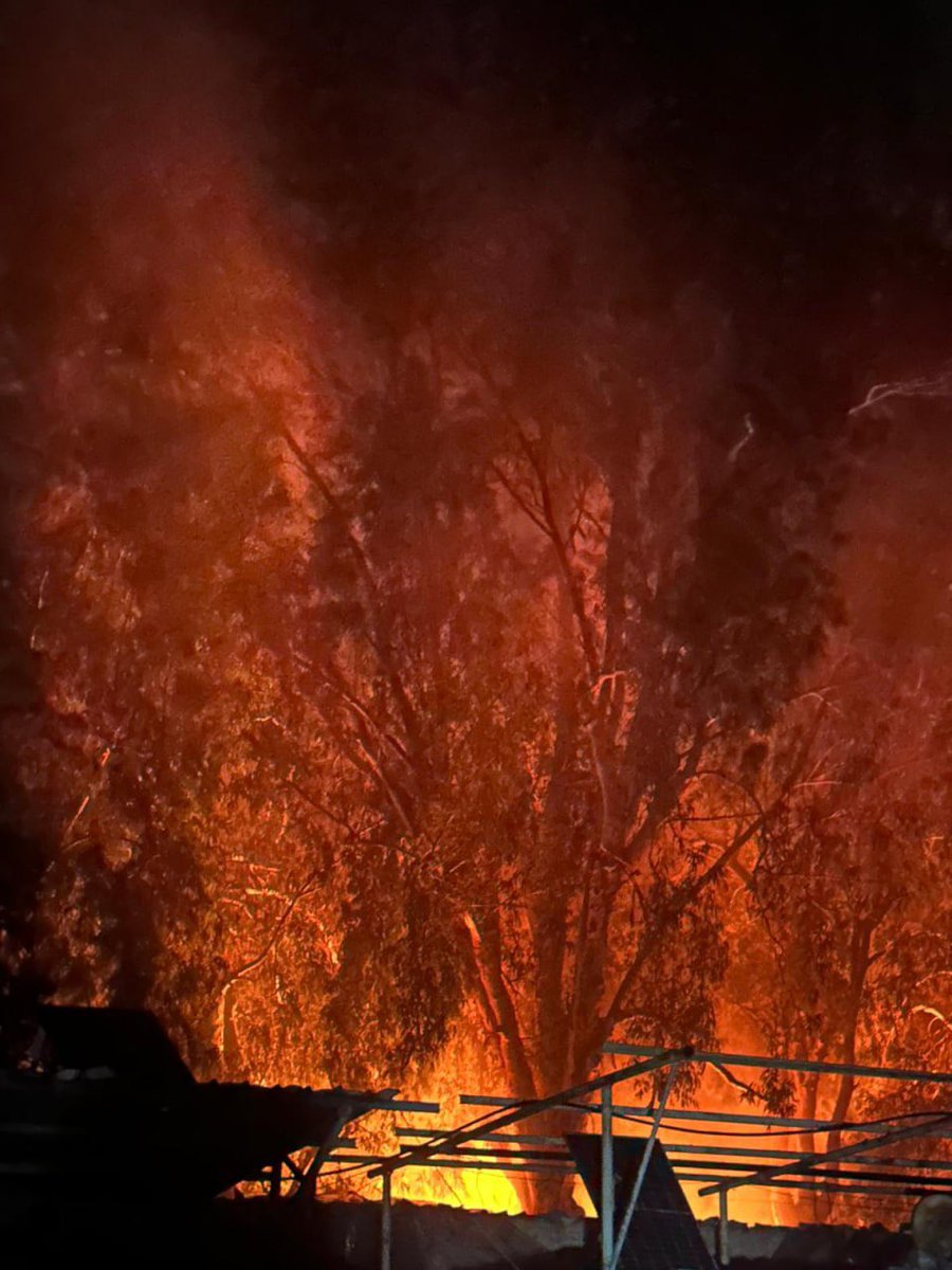 QudsNen's tweet image. BREAKING | Over 15 tents were set on fire with displaced Palestinians inside following an Israeli airstrike that targeted Abu Hamisa school sheltering civilians in Al-Bureij camp in the central Gaza Strip.