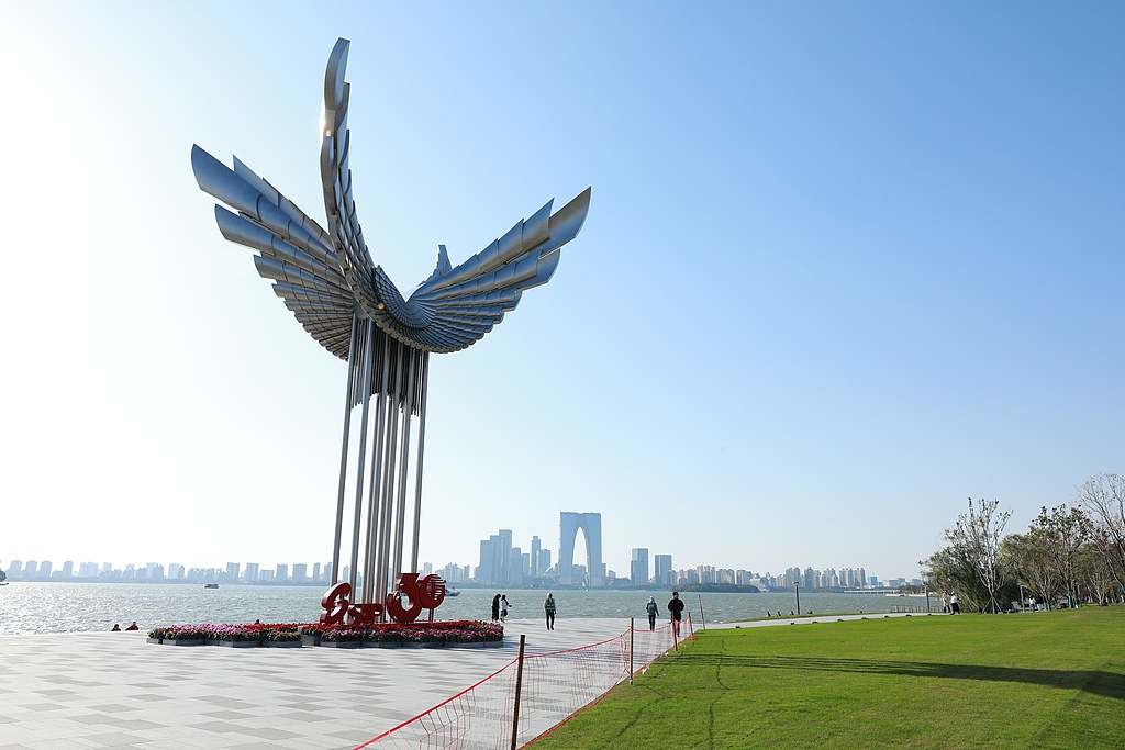 ThisisSuzhou's tweet photo. This year marks the 30th anniversary of the establishment of the #Suzhou Industrial Park. As a model of cooperation between the governments of #ChinaandSingapore, the #SIP has become fertile ground for entrepreneurship and investment.🚀 More: https://t.co/FuuFJbJypP #SIP30 #SIP30YearsOn [📸/VCG]