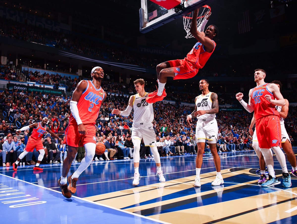 ThunderChats's tweet photo. Nah this pic has no business going this hard 🥶 https://t.co/BwISD4zmSy