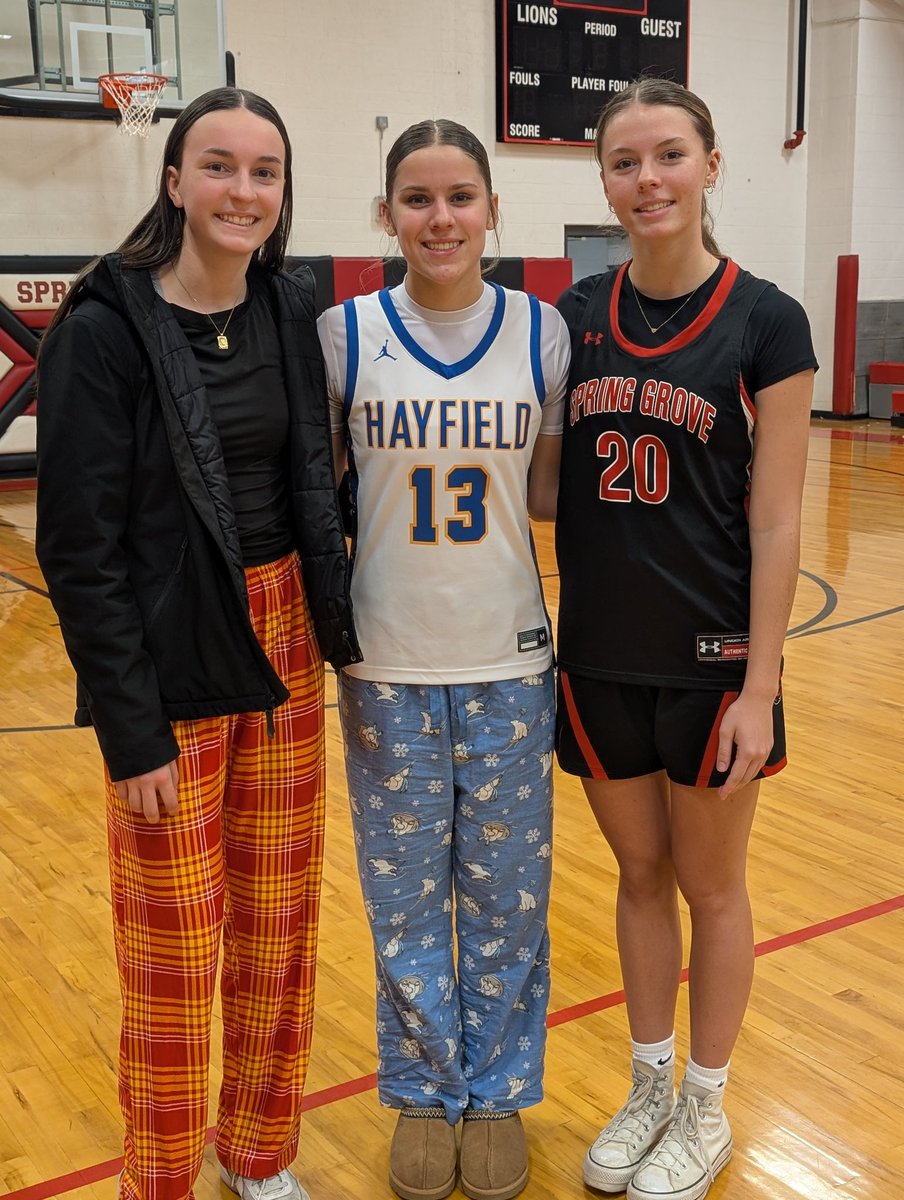 SaraMGillette2's tweet photo. @AirMinnesota family playing on the same court tonight: @betsygillette7 and @LilyMorrisey21 with @LadyVikes and @KylieHammel , @SiriKonkel , and @EmersonIngvals1 with Spring Grove. Fun to watch! 🏀❤️ https://t.co/qzhsbuaJ7I