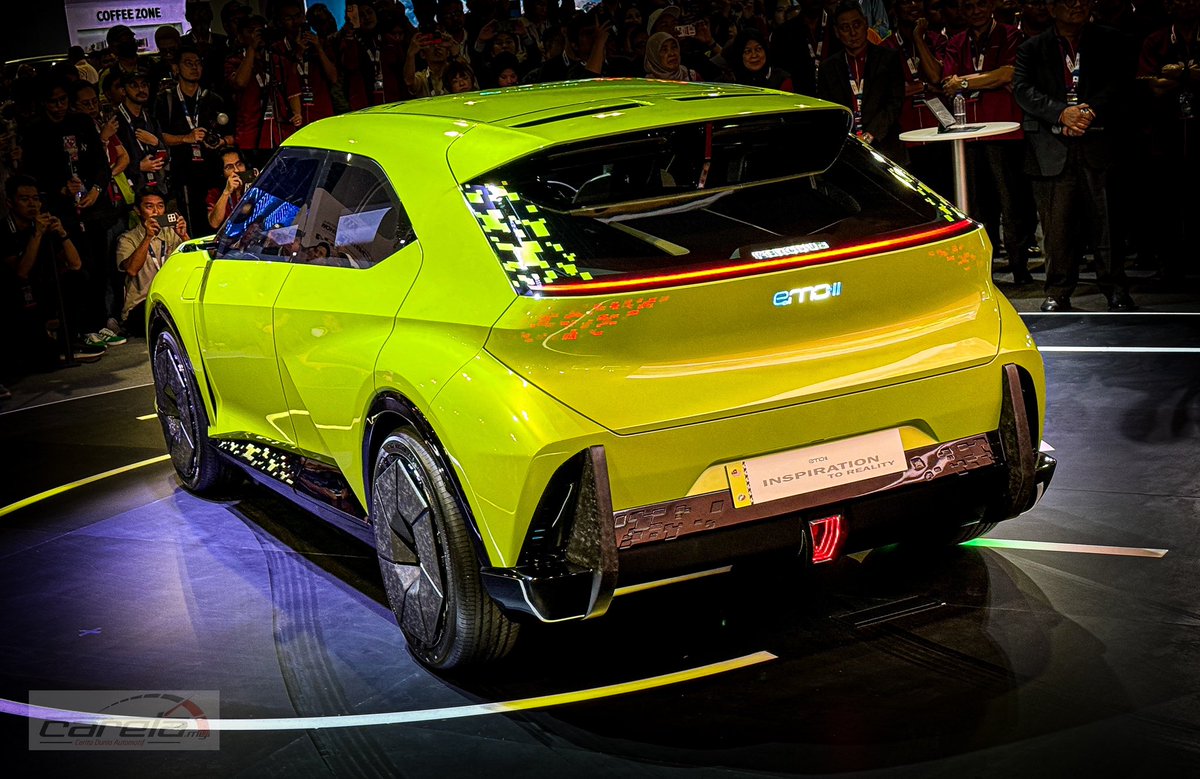 HezeriSamsuri's tweet photo. Episod kedua Emo-II ini lebih menampilkan styling, dan kereta konsep ini dibina dengan bantuan Bufori. 

So ya, this is Perodua’s new styling language nampaknya. 

Range should be around 400km and price between RM50k ke RM90k.

Perodua juga sudah mendapat lesen untuk membuka tambahan fasiliti baharu khusus untuk penambahan model termasuk EV.

How? What’s your say?