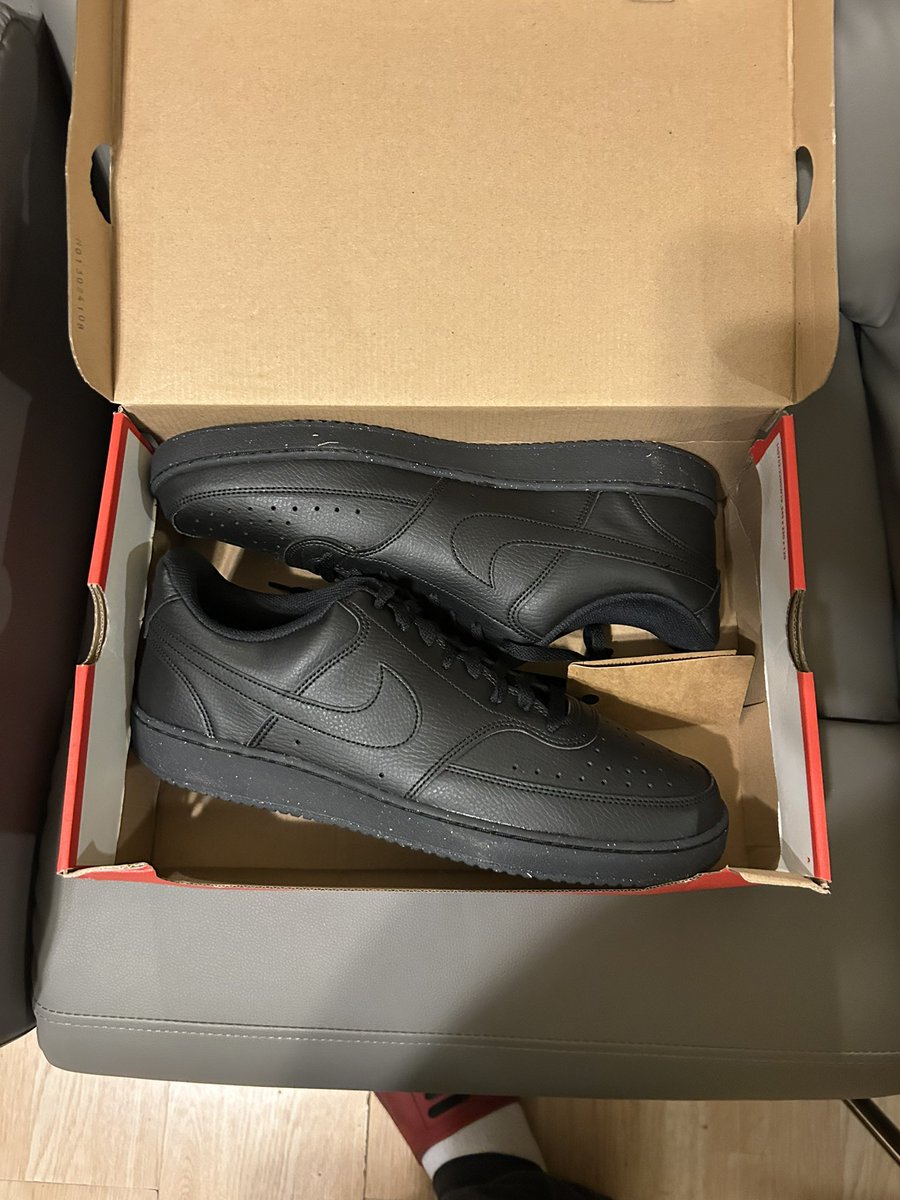 CallMe_CJ2's tweet photo. @FinishLine please help me understand how this happened… What I ordered vs what I got… This doesn’t line up at all. At least my boots were right but I need to find out how to return these immediately! https://t.co/9lDuTCZPhp