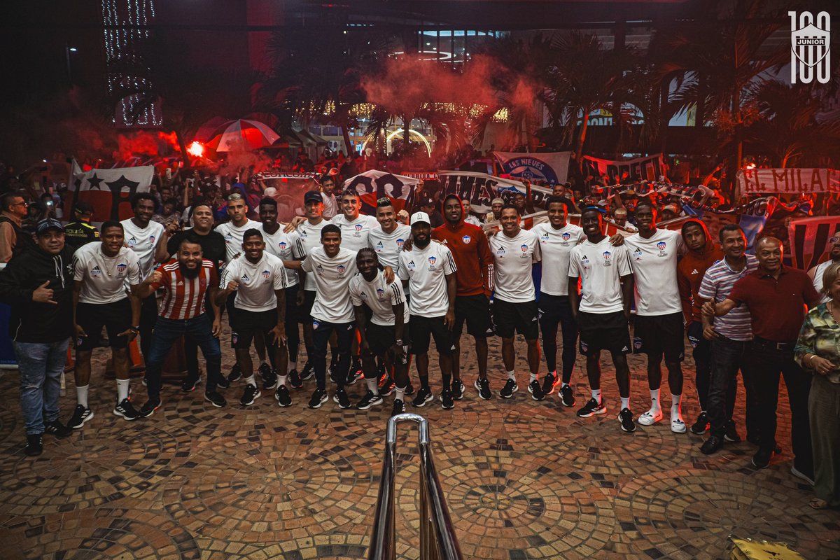 JuniorClubSA's tweet photo. ¡JUNTOS! ❤️🦈
#VamosJunior https://t.co/yII2y0N9YA