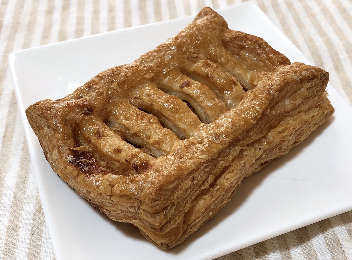 セブンイレブン お店で焼いたアップルパイ。パイはバターの香り