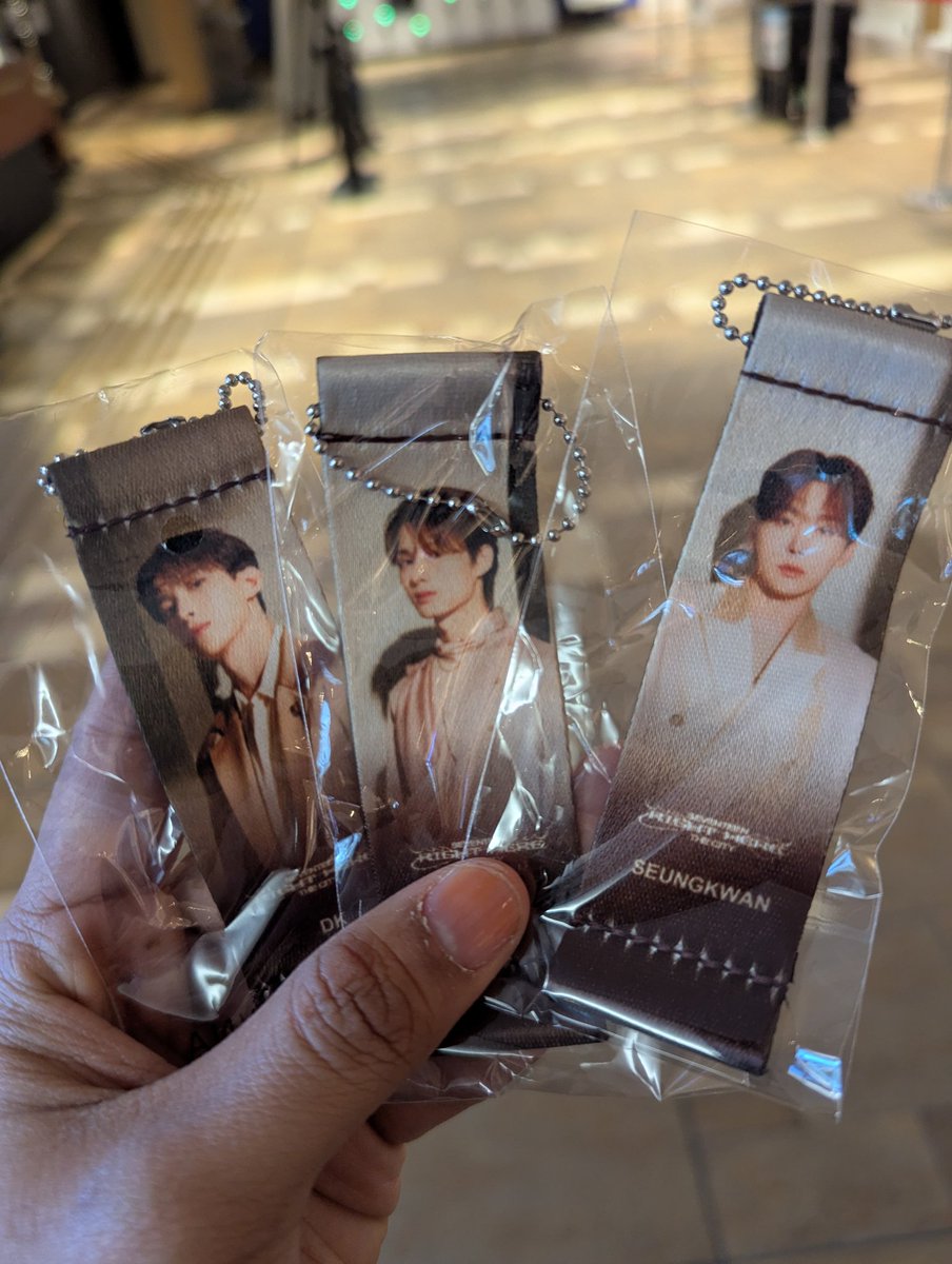 SleepingHazie's tweet photo. WTS 🇲🇾

SEVENTEEN RIGHT HERE JAPAN PANEL CAPSULE MACHINE TOKYO

💫RM18

✅DK
✅ Seungkwan 
✅ Jun

🚚 RM8 / PICKUP KL
 #pasarsvtmy #pasarseventeenmy #pasarsvt https://t.co/Uw9SkFqFaQ