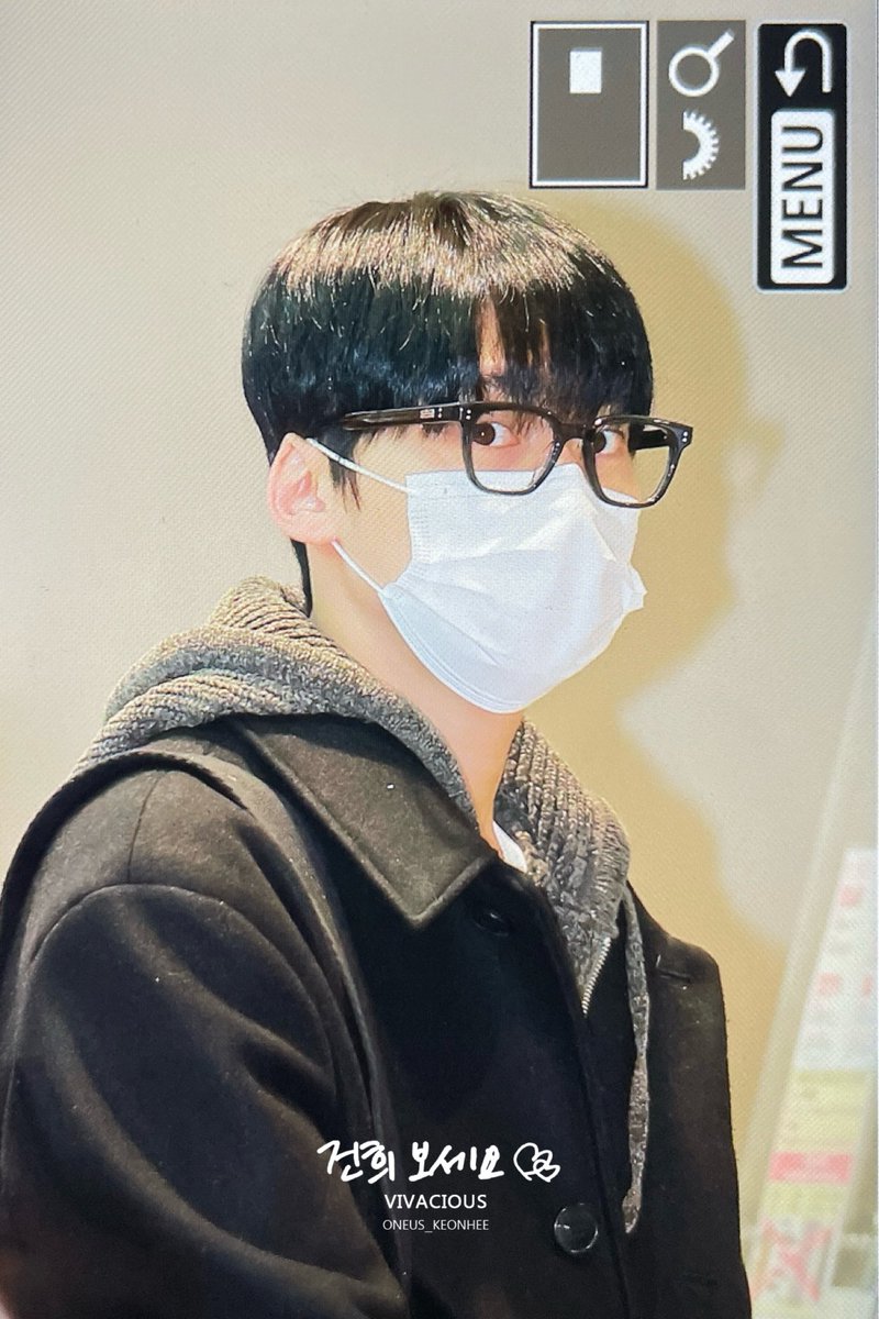 vivacious_kh's tweet photo. 241204 🛫
 #원어스 #ONEUS #건희 #KEONHEE #건희의_순간 #건희의_오늘 https://t.co/agmbp6dMQe