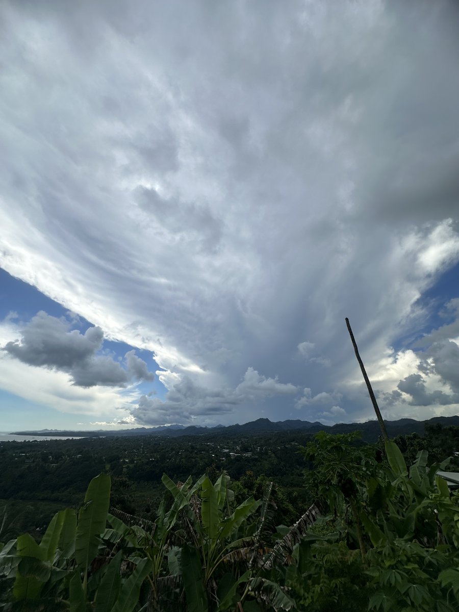 Anvil cloud as seen from satellite vs on the ground in Suva as thunderstorms develop over Viti Levu this afternoon. Thunderstorms are currently affecting parts of the West.