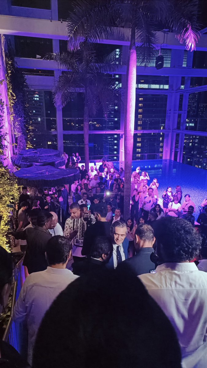 domcalmet's tweet photo. Tuvimos el honor de participar en el exitoso lanzamiento de tequila @LocaLokaLife en #Singapur un producto nacido de la colaboración de empresarios mexicanos, celebridades de #Bollywood @anirudhofficial, @RanaDaggubati y el empresario Harsha Vadlamudi. https://t.co/ReFMTU1RxF