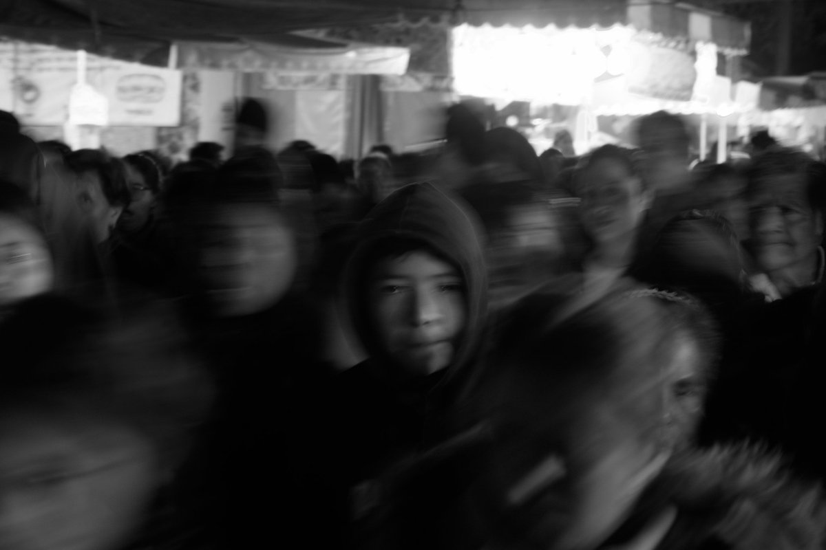 Y cuando un día me muera y les vaya a visitar,voy a ser un buen fantasma
Prometo no molestar...