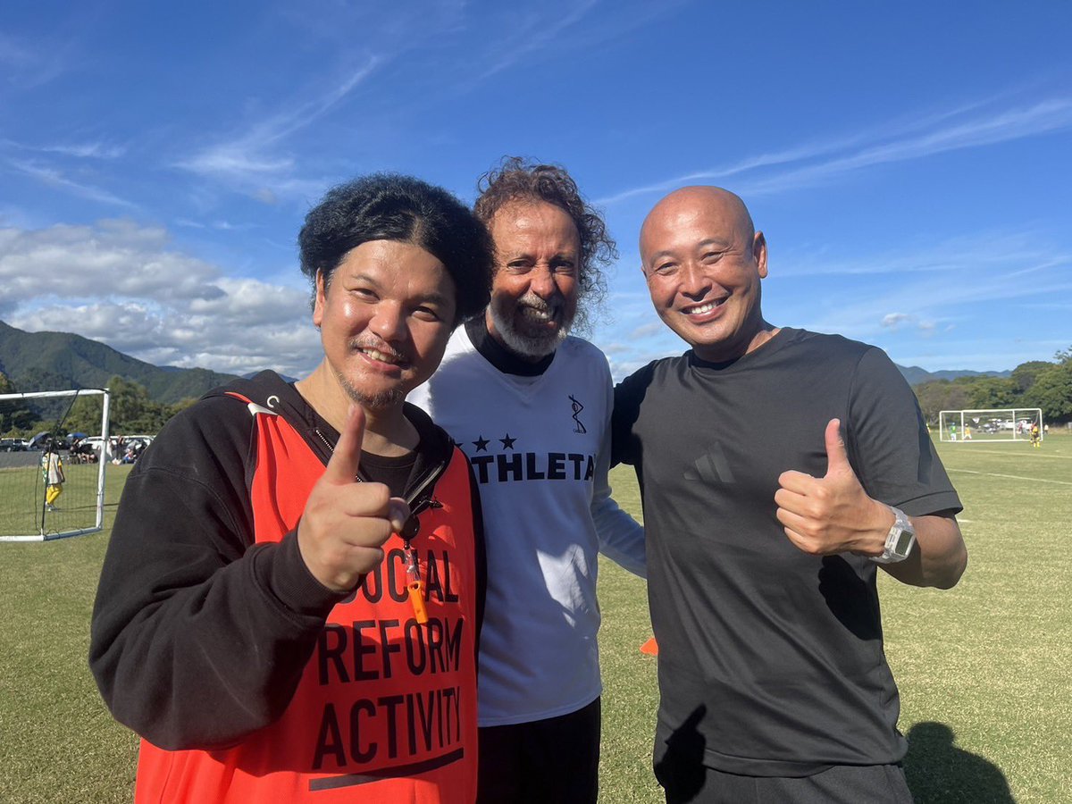 SEKIELBERG's tweet photo. 11月17日に静岡県でスポーツ防災イベントを行いました🫡✨
常日頃災害などの緊急事態に備え親同士が助け合える関係性を持って頂けたらと思います。
子供たちにAED講習と心臓蘇生をレクチャーさせて頂きました！
���た子供たちには元日本代表のラモスさん、松原さんが来てくれてサッカーを教えてもらいました！感謝です🇯🇵✨
#関暁夫 #都市伝説 #情熱クラブ
#南海トラフ地震 #富士山噴火