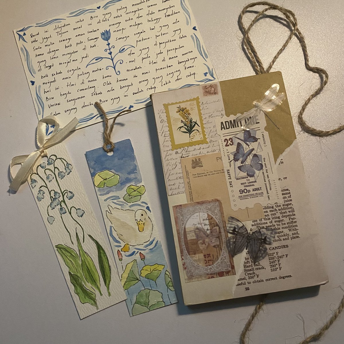 soliloku's tweet image. Dikasih surat tulis tangan dan buku.