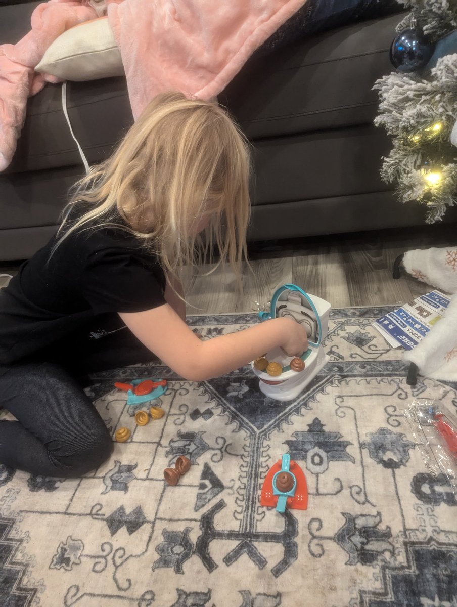 markinator99's tweet image. My niece asked me to play a game and we are now flinging poop into a toilet.