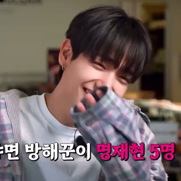 myungishead's tweet photo. 눈웃음이주는 감동이잇어… https://t.co/MuWmtWSSN1