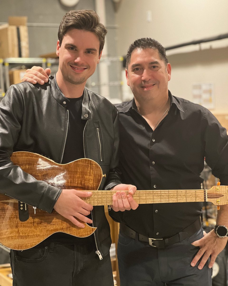 Enjoyed meeting this amazing guitar craftsman Noel Rosa @catapultlkld tonight 🎸