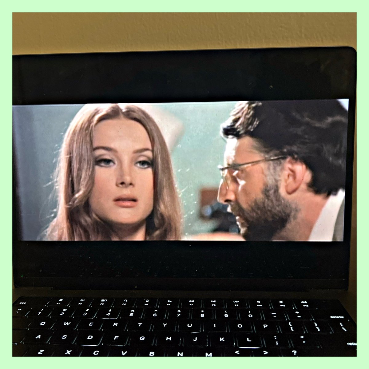 "You're really terrible at staring contests, lady!" 

#GangDoesGiallo 
#DontTortureADuckling