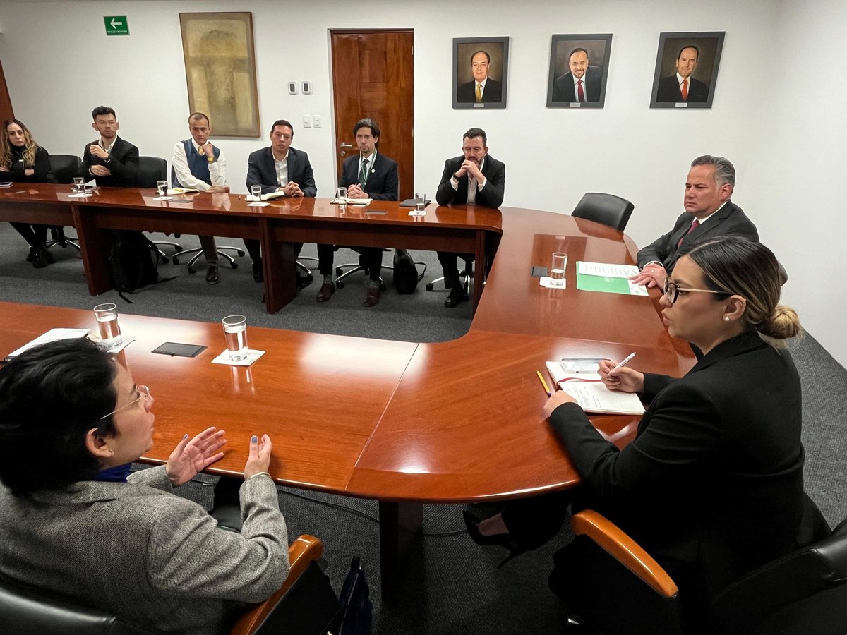 SNietoCastillo's tweet photo. Nos reunimos con @lrubin, Presidente e integrantes de la @amsocmx con quienes conversamos sobre la importancia de fortalecer la vinculación entre el sector empresarial con el gobierno para impulsar la cultura de protección de la PI en beneficio de la innovación y las inversiones. https://t.co/BZ4zxKBDH6