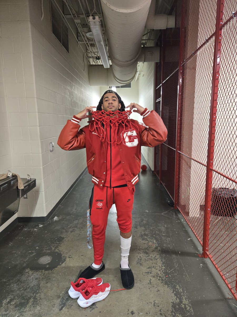 CrosbyHoops's tweet photo. Another Win tonight vs Hamshire Fannett 52-40!
@hill_nathan11 had 2 three's (Nets of the Red Knight)
@PhillipJacks00n had 4 rebs 3 blks (The Champ is here)
@eaden2025 had 12 pts 9 rebs (King of the Court)
@CrosbyHigh @CrosbyISD https://t.co/VxXZjJTqt7