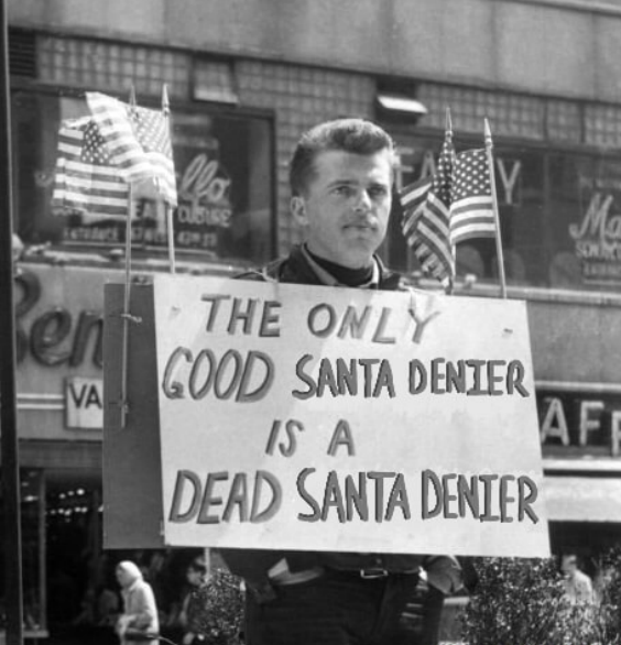 ShitpostRock's tweet photo. Reminder before the christmas season fully begins https://t.co/ihUdXQflgU