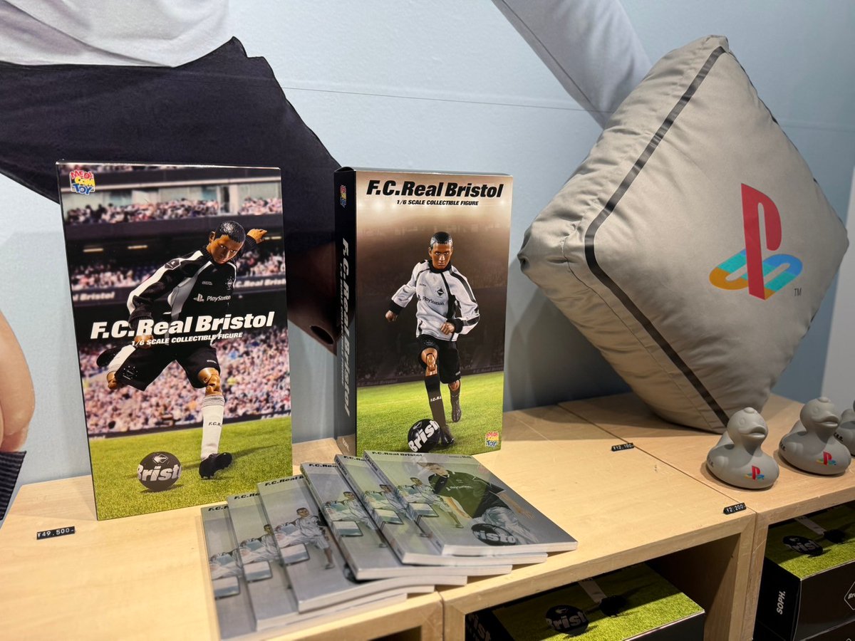 LOVEstaff's tweet image. -musiCuration by Sony Park Mini-  

「F.C.R.B. Shop Mini」for 30th anniversary of PlayStation」へLOVEちゃんも行ってきました。

#SonyParkMini #SonyPark #GinzaSonyParkProject #FCRBShopMini #SOPH #TOKYOFM #ATB #radiko