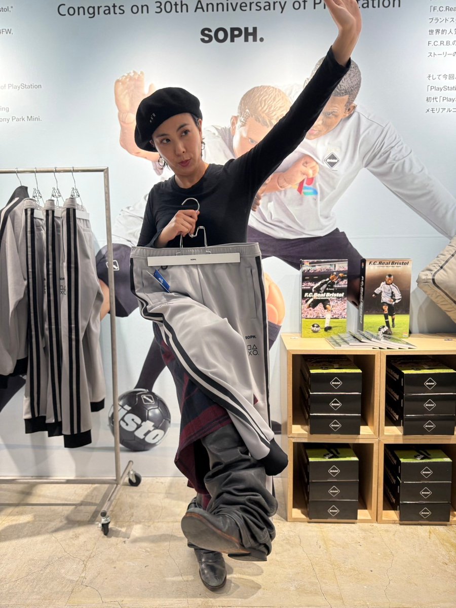 LOVEstaff's tweet image. -musiCuration by Sony Park Mini-  

「F.C.R.B. Shop Mini」for 30th anniversary of PlayStation」へLOVEちゃんも行ってきました。

#SonyParkMini #SonyPark #GinzaSonyParkProject #FCRBShopMini #SOPH #TOKYOFM #ATB #radiko