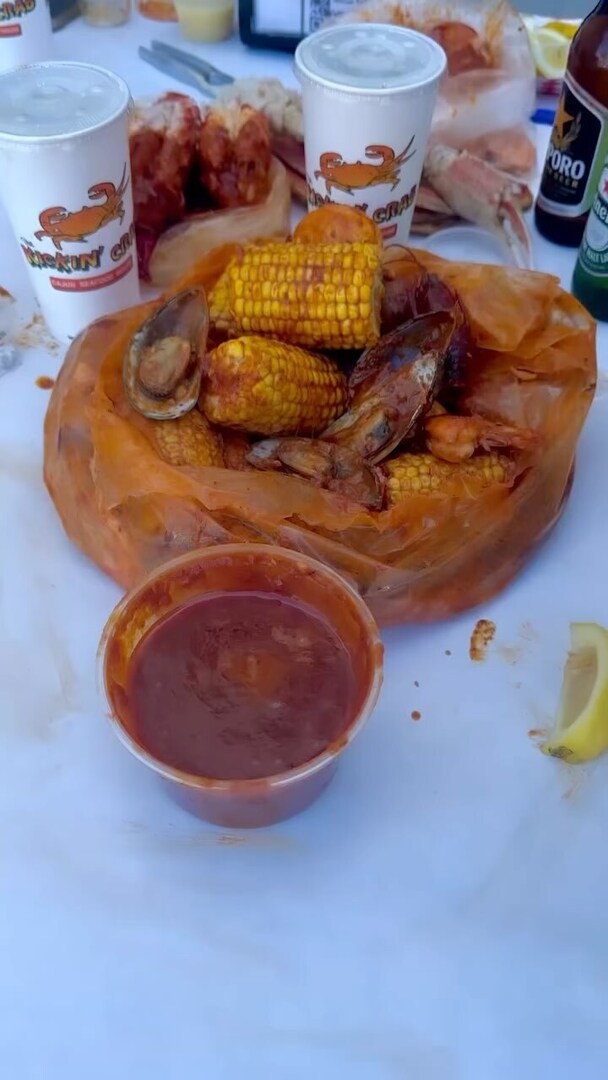 KickinCrab tweet media