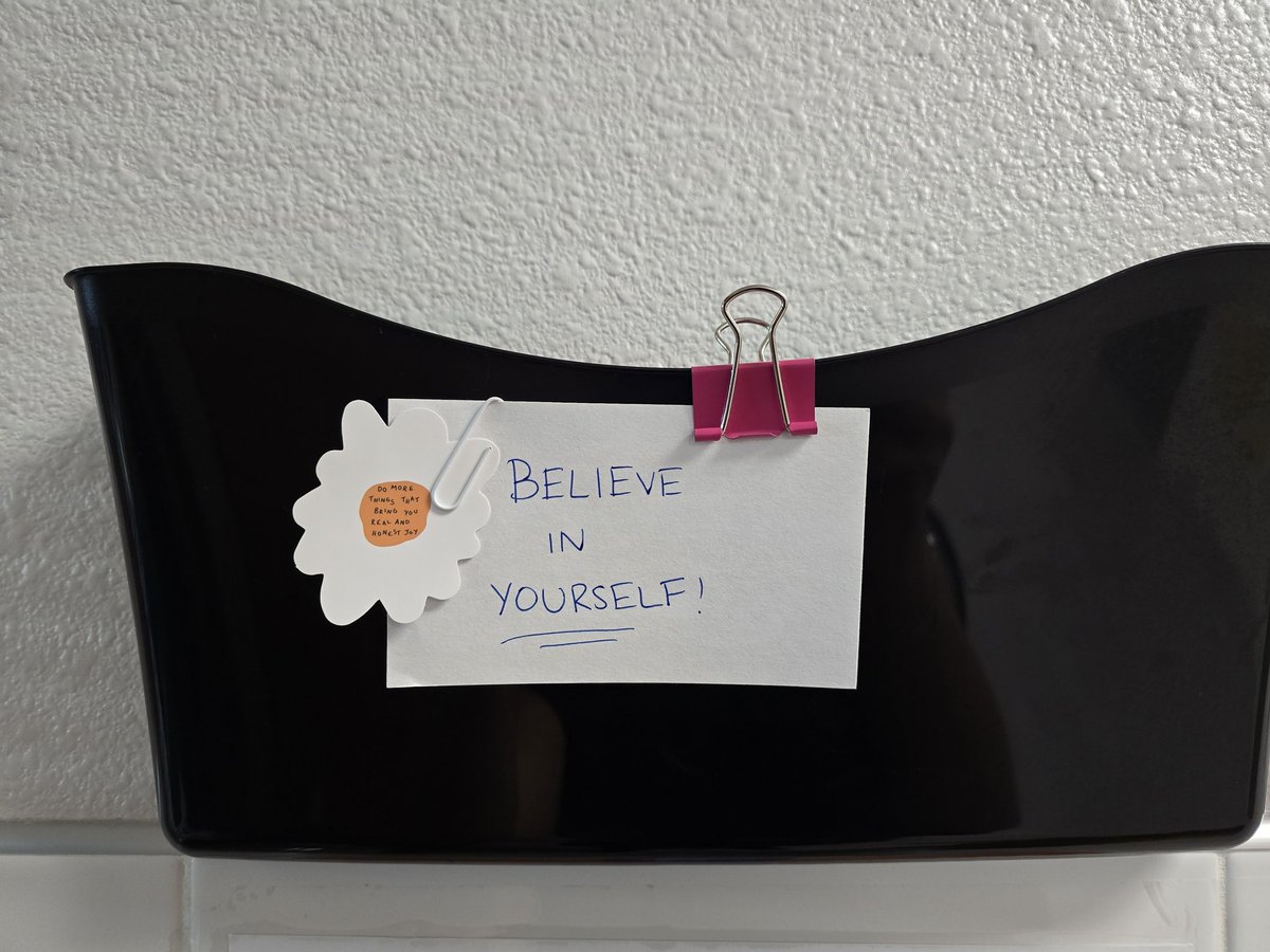 KGarcia_CTES's tweet image. Got this sweet little note on my box today afterschool 🥰 CTE is the best place to be. It is filled with such beautiful people! #SweetSurprises #MadeMyDay #AllIn #CTEBrighterTogether 💎