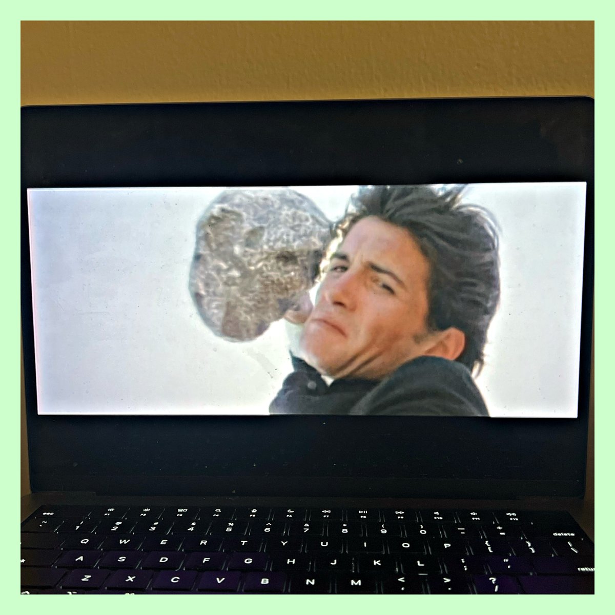 That's one big eucharist. 

#GangDoesGiallo 
#DontTortureADuckling