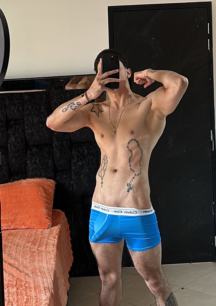 Lo tengo duro 🔥 👇🏻

onlyfans.com/jhonsebastianj…